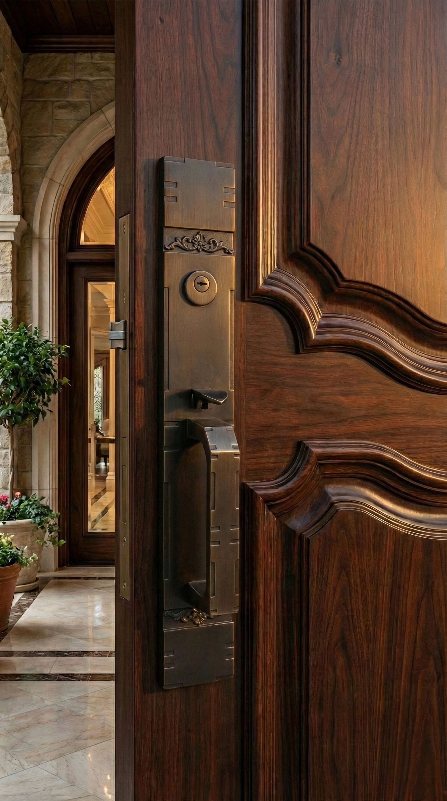 Thumb Lock - Flat Egyptian Style